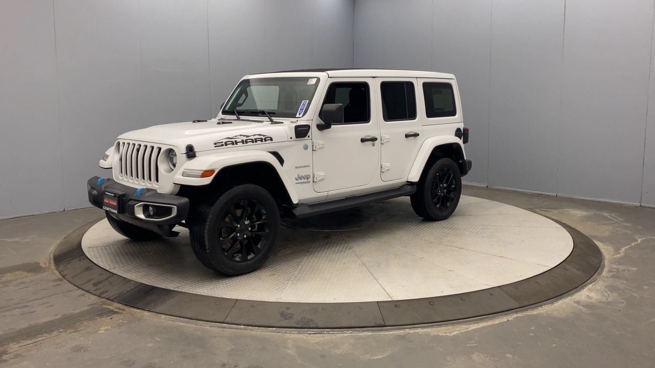 Used 2022 Jeep Wrangler Unlimited Sahara w/ Cold Weather Group AWD/4WD image 9