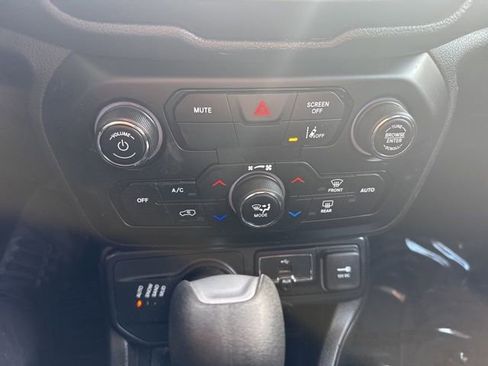 Certified 2023 Jeep Renegade Latitude image 22