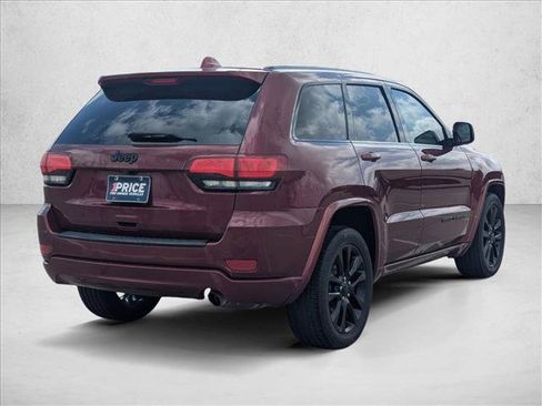Used 2018 Jeep Grand Cherokee Altitude RWD image 5