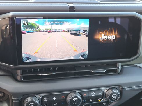 Used 2025 Jeep Gladiator Mojave w/ Convenience Group AWD/4WD image 17