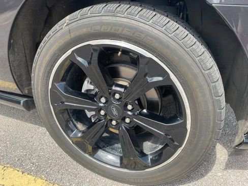 Used 2023 Ford Expedition Max Limited AWD/4WD image 5