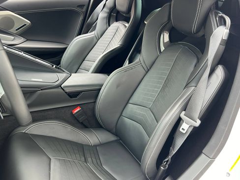 Used 2025 Chevrolet Corvette Z06 RWD image 4