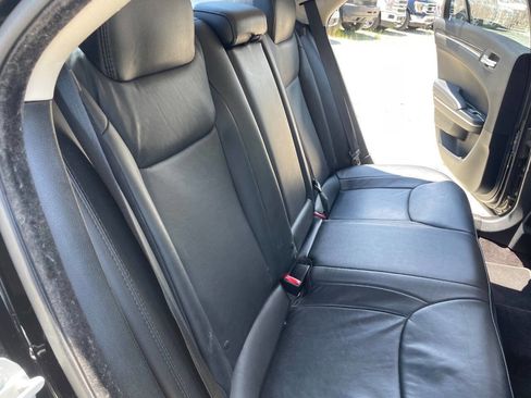Used 2017 Chrysler 300 Limited RWD image 32