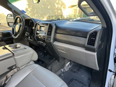 Used 2017 Ford F250 XL w/ Power Equipment Group AWD/4WD image 18