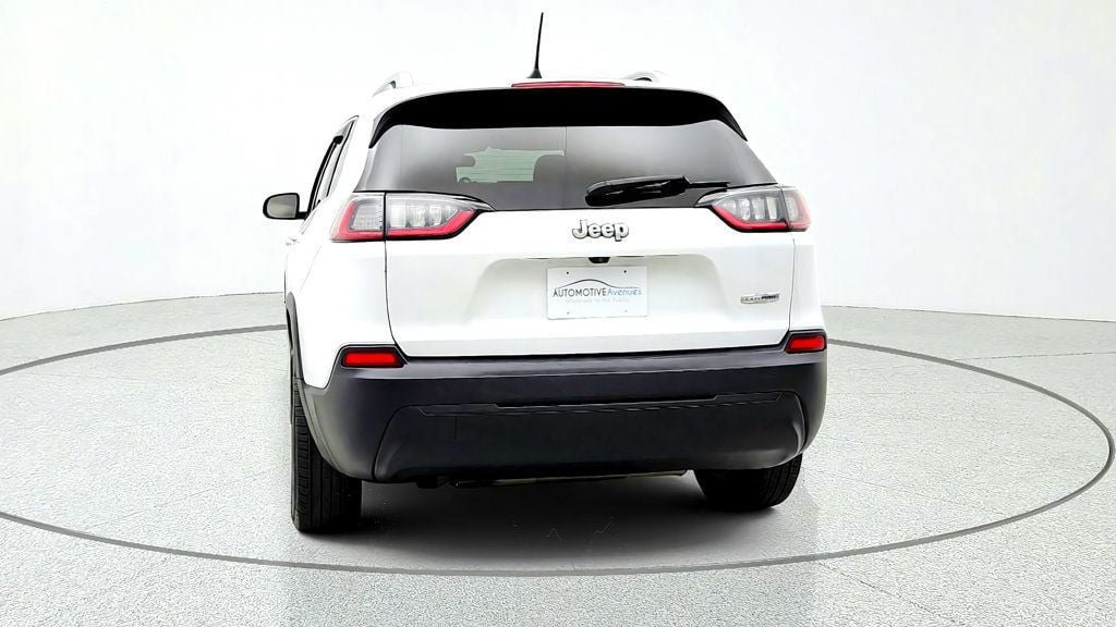 Used 2019 Jeep Cherokee Latitude w/ Cold Weather Group FWD image 6