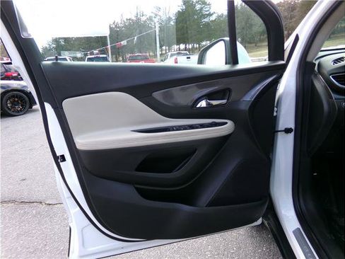 Used 2021 Buick Encore Preferred image 17