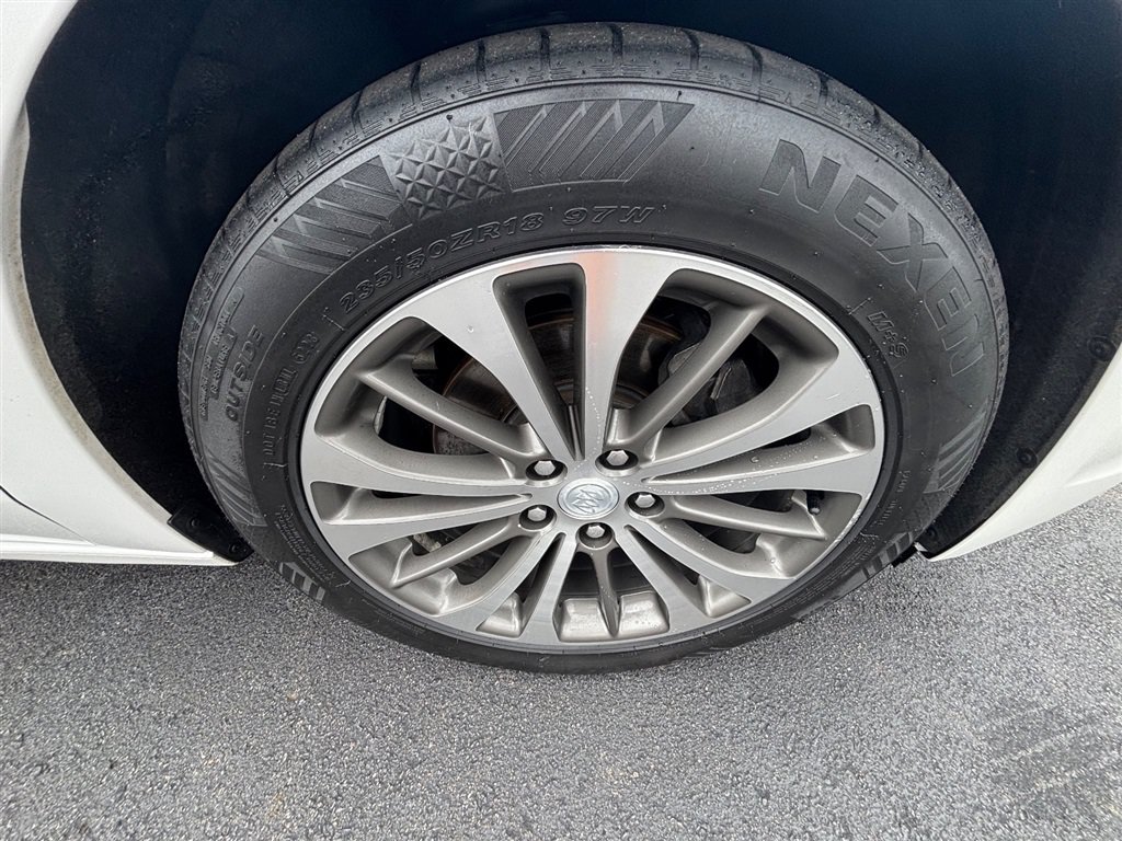 Used 2018 Buick LaCrosse Essence FWD image 29