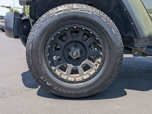 Used 2022 Jeep Gladiator Sport image 21