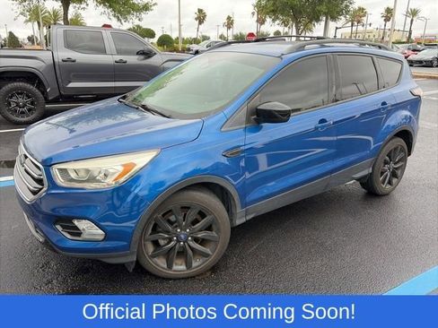 Used 2018 Ford Escape SE w/ SE Sport Appearance Package image 2