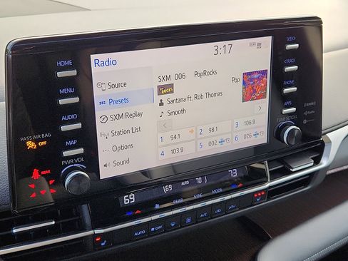 Used 2021 Toyota Sienna XLE image 22