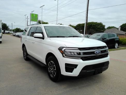 Used 2024 Ford Expedition XLT AWD/4WD image 4