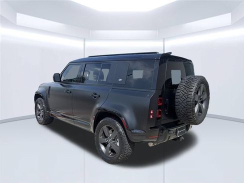 Used 2024 Land Rover Defender 110 X-Dynamic SE AWD/4WD image 4