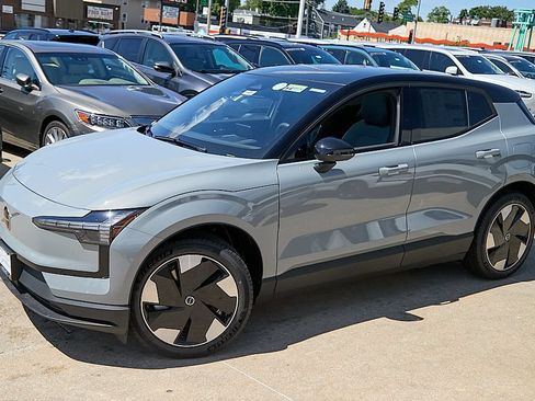 New 2026 Volvo EX30 Plus AWD/4WD image 3