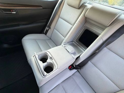 Used 2015 Lexus ES 350 w/ Premium Package FWD image 19