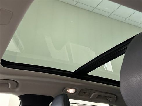 Used 2025 Volvo V60 B5 Cross Country Plus image 21