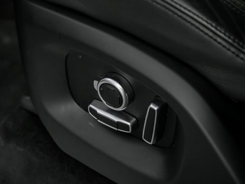 Used 2016 Land Rover Range Rover Sport SVR image 23