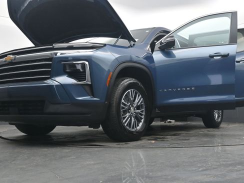 Used 2025 Chevrolet Traverse LT image 41