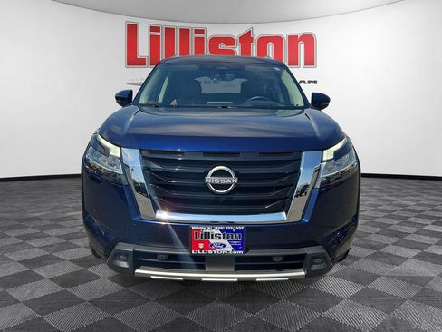 Used 2023 Nissan Pathfinder Platinum AWD/4WD image 2