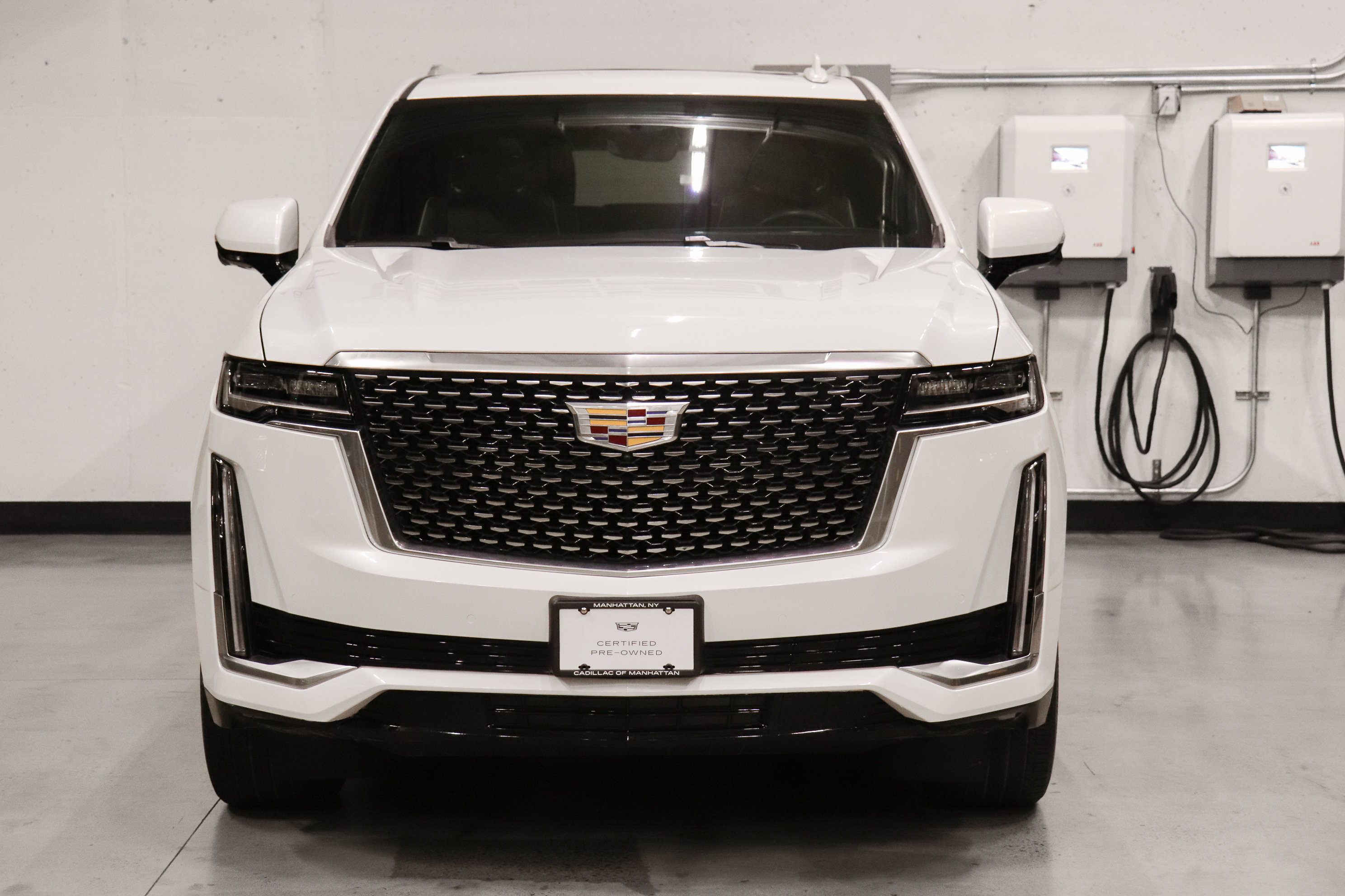 Used 2023 Cadillac Escalade Premium Luxury AWD/4WD image 8