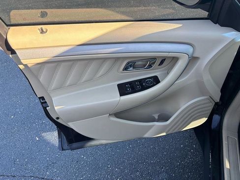 Used 2016 Ford Taurus SE FWD image 9