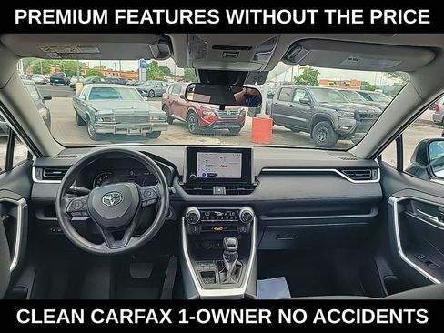 Used 2025 Toyota RAV4 XLE FWD image 11