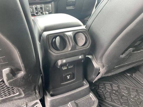Used 2021 Jeep Wrangler Unlimited Rubicon w/ Xtreme Recon 35" Tire Package AWD/4WD image 25