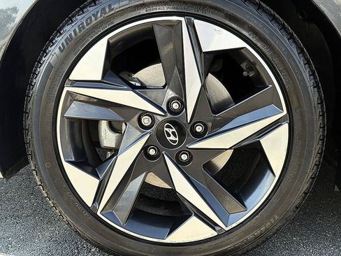 Used 2023 Hyundai Elantra SEL w/ Convenience Package FWD image 7