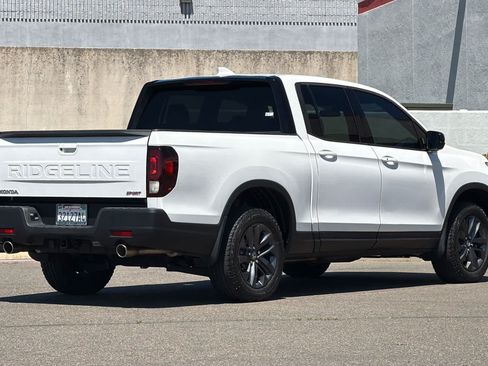 Used 2024 Honda Ridgeline Sport image 2