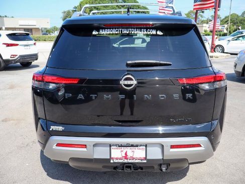 Used 2024 Nissan Pathfinder Platinum FWD image 4