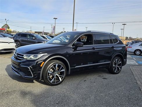 Used 2022 Volkswagen Tiguan SEL R-Line image 3