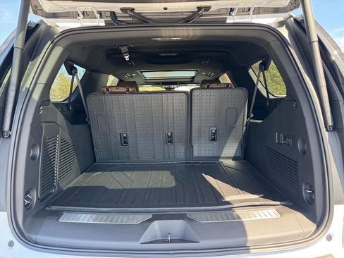 New 2026 Chevrolet Suburban High Country RWD image 7
