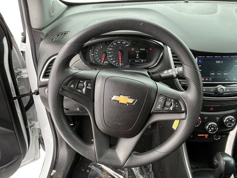 Certified 2022 Chevrolet Trax LS w/ Tint and Cruise Package image 13