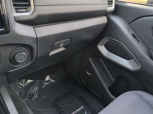 Used 2023 Nissan Frontier SV w/ SV Convenience Package image 21