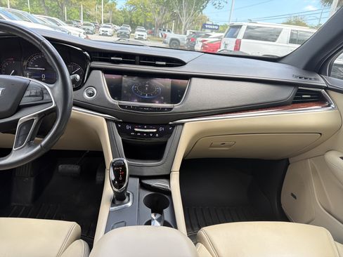 Used 2017 Cadillac XT5 Luxury FWD image 31