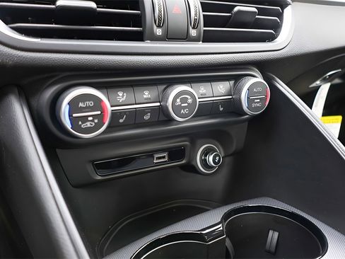 New 2025 Alfa Romeo Giulia Intensa w/ Driving Assist Package image 16