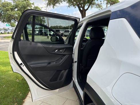 Used 2026 Chevrolet Equinox LT w/ Convenience Package II image 27