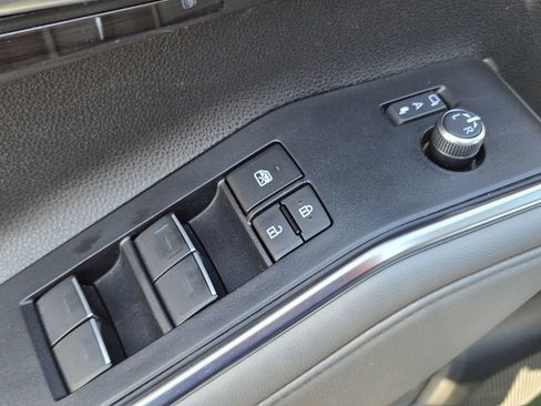 Used 2023 Toyota Highlander Limited image 28