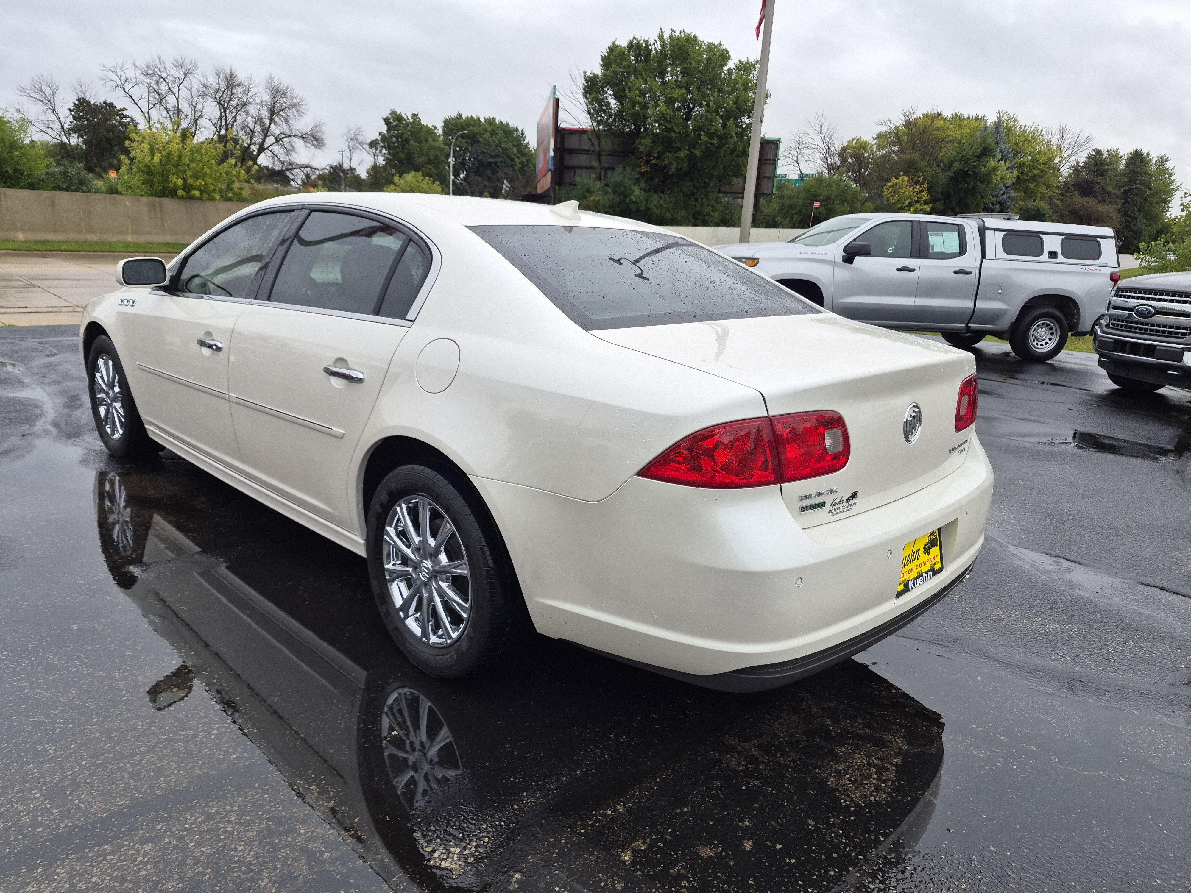 Used 2011 Buick Lucerne CXL FWD image 6