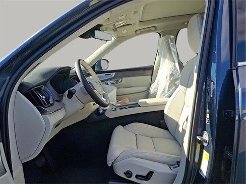 New 2026 Volvo XC90 B6 Ultra image 8
