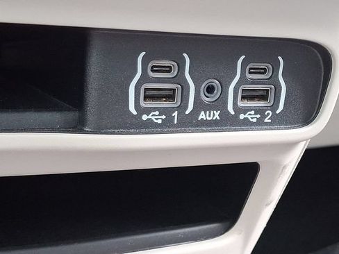 Used 2024 Chrysler Pacifica Touring-L FWD image 25