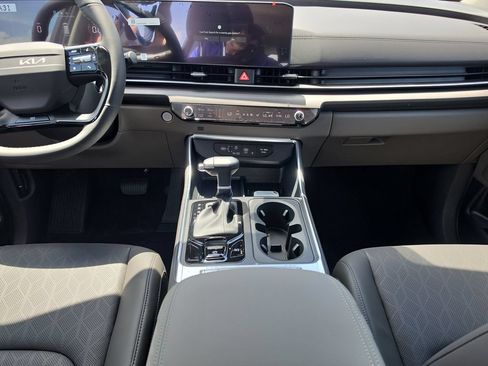 New 2027 Kia Carnival EX FWD image 15