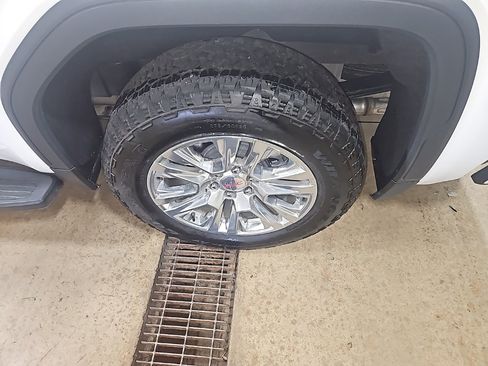 Used 2024 GMC Sierra 1500 Denali w/ Technology Package image 12