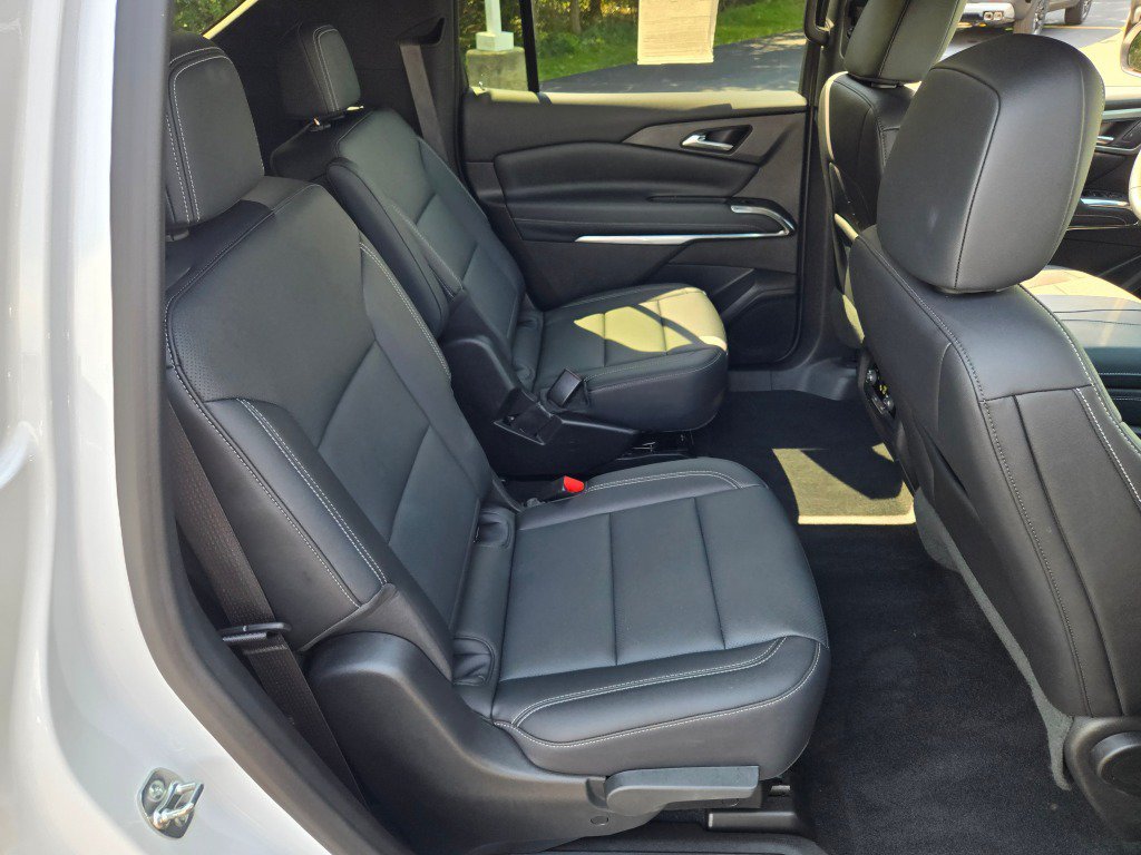 Certified 2026 Chevrolet Traverse LT AWD/4WD image 11