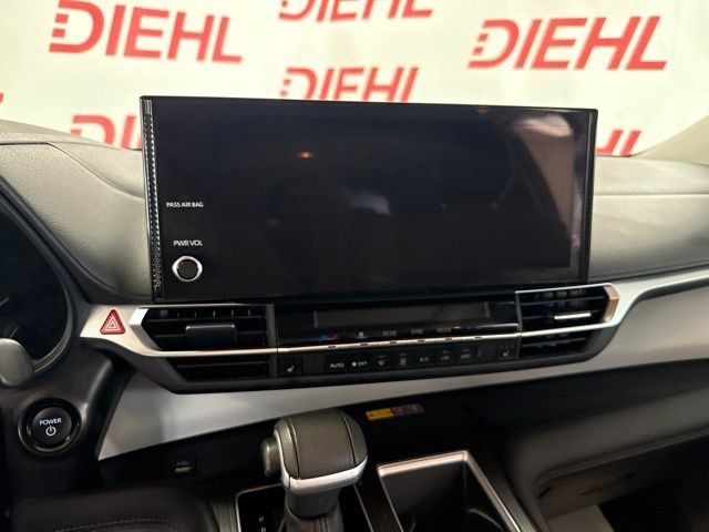 Used 2025 Toyota Sienna XLE w/ XLE Plus Package FWD image 64