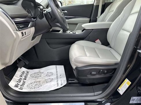 Certified 2023 Cadillac XT4 Luxury w/ Cold Weather Package image 18
