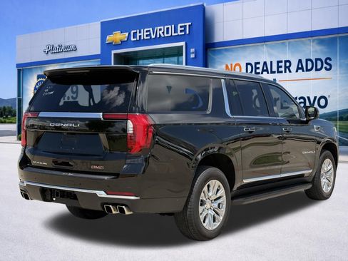 Used 2025 GMC Yukon XL Denali AWD/4WD image 7