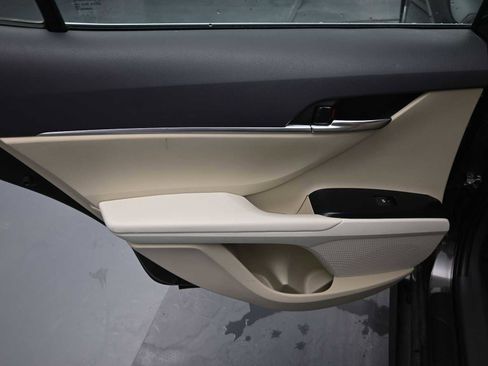 Used 2019 Toyota Camry LE image 16