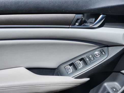 Used 2018 Honda Accord LX image 18