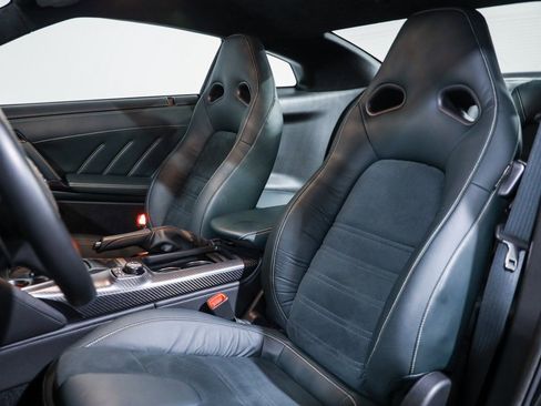 Used 2021 Nissan GT-R Premium image 35