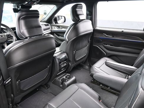 Used 2024 Jeep Grand Cherokee L Overland w/ Luxury Tech Group IV image 37